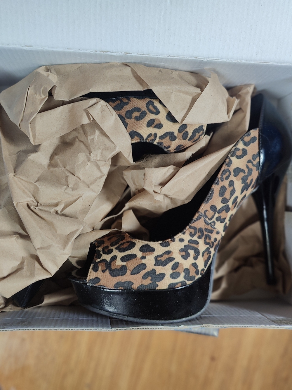 De Blossom Collection Leopard Print Peep-Toe Platform Heels - Tan & Black